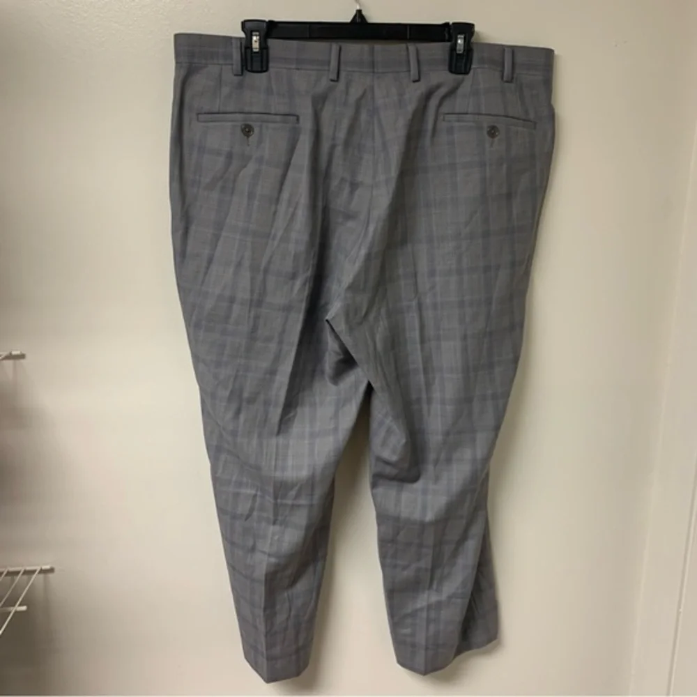 Michael Kors Gray Window Pane Plaid Suit Size 46R and‎ 40R Pants